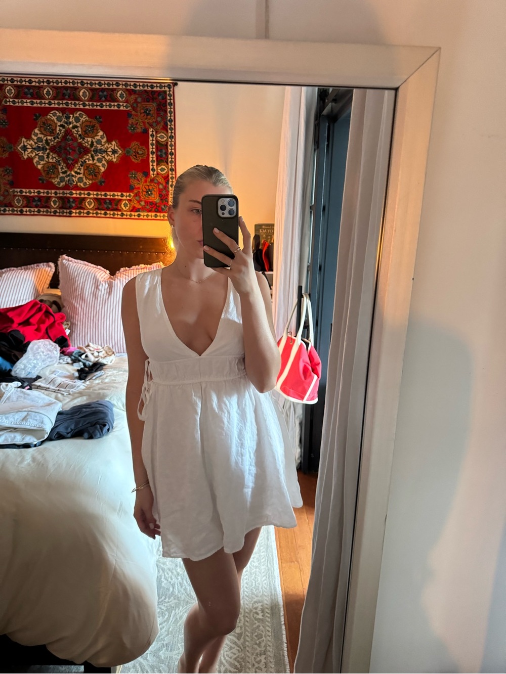 DISSH White Deep V-Neck Sleeveless Mini Dress